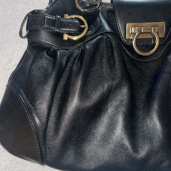 Authentic leather Ferragamo Purse - Picture 4 of 16